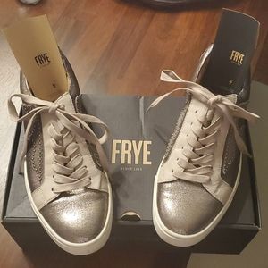 Frye Ivy Logo Patch Low Sneakers - Golden Silver